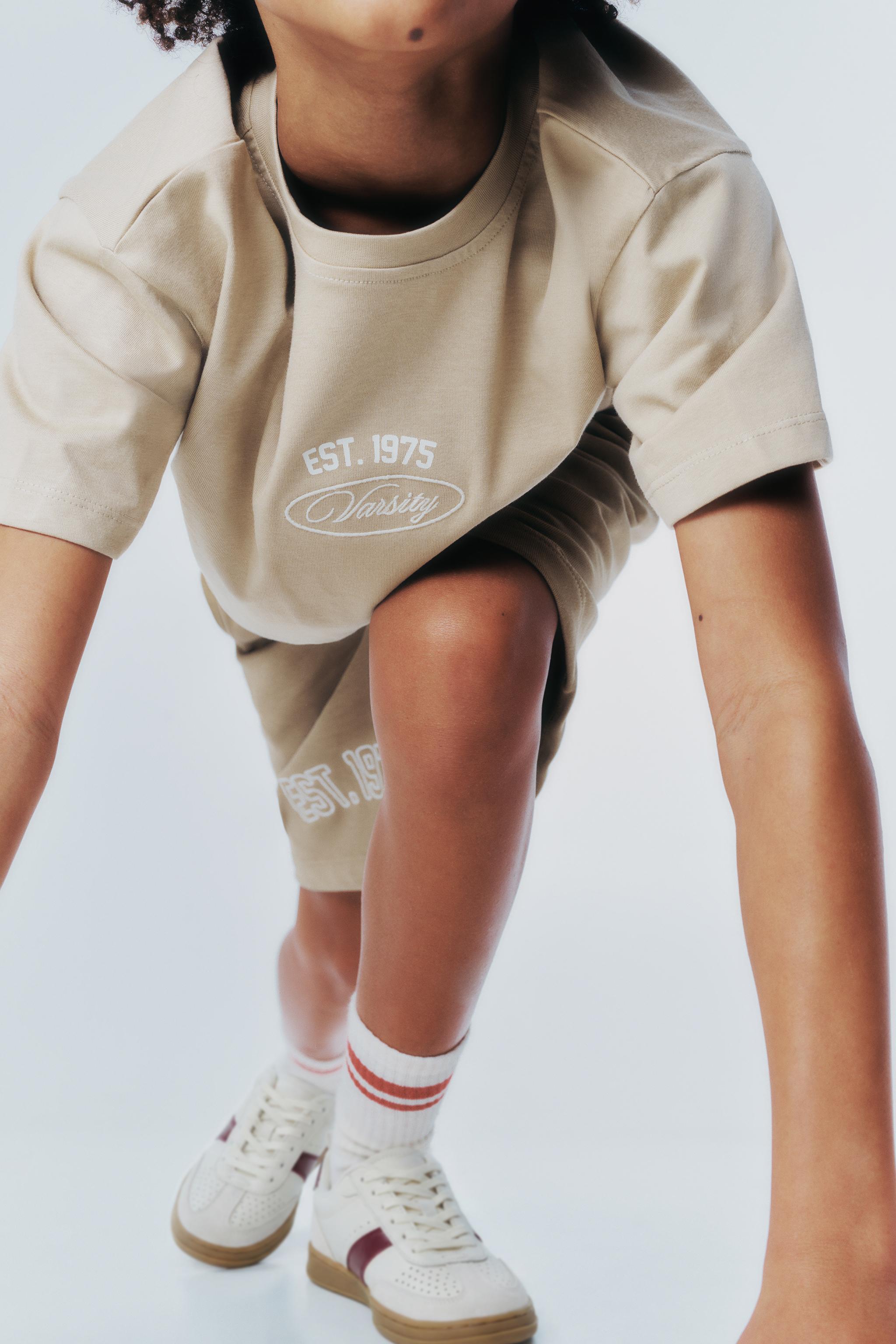 T-SHIRT JOGGING VARSITY